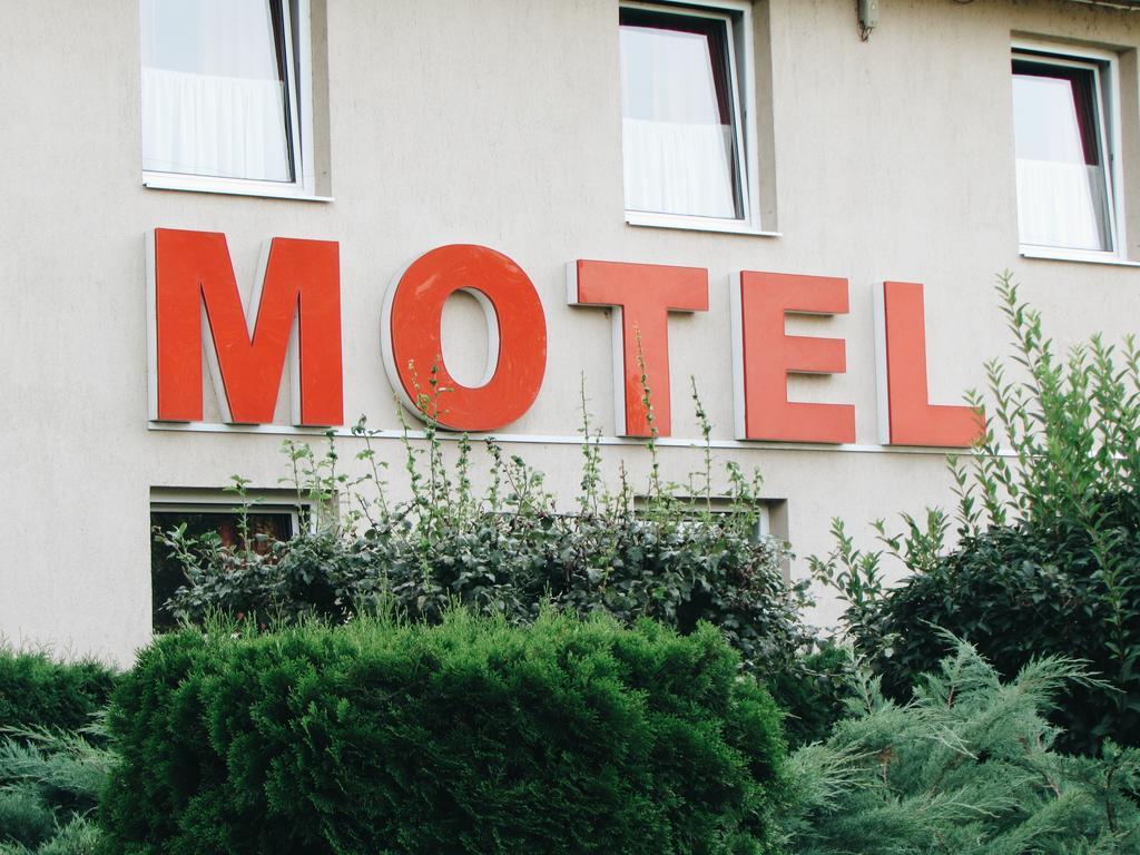 Panama Motel セーケシュフェヘールヴァール エクステリア 写真