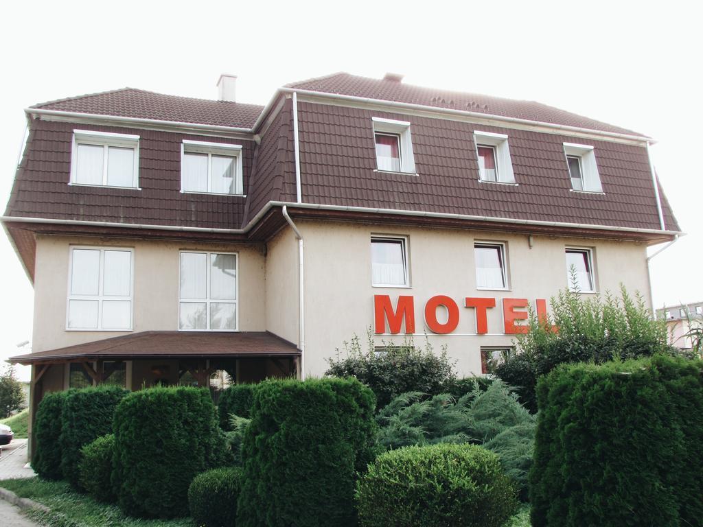 Panama Motel セーケシュフェヘールヴァール エクステリア 写真